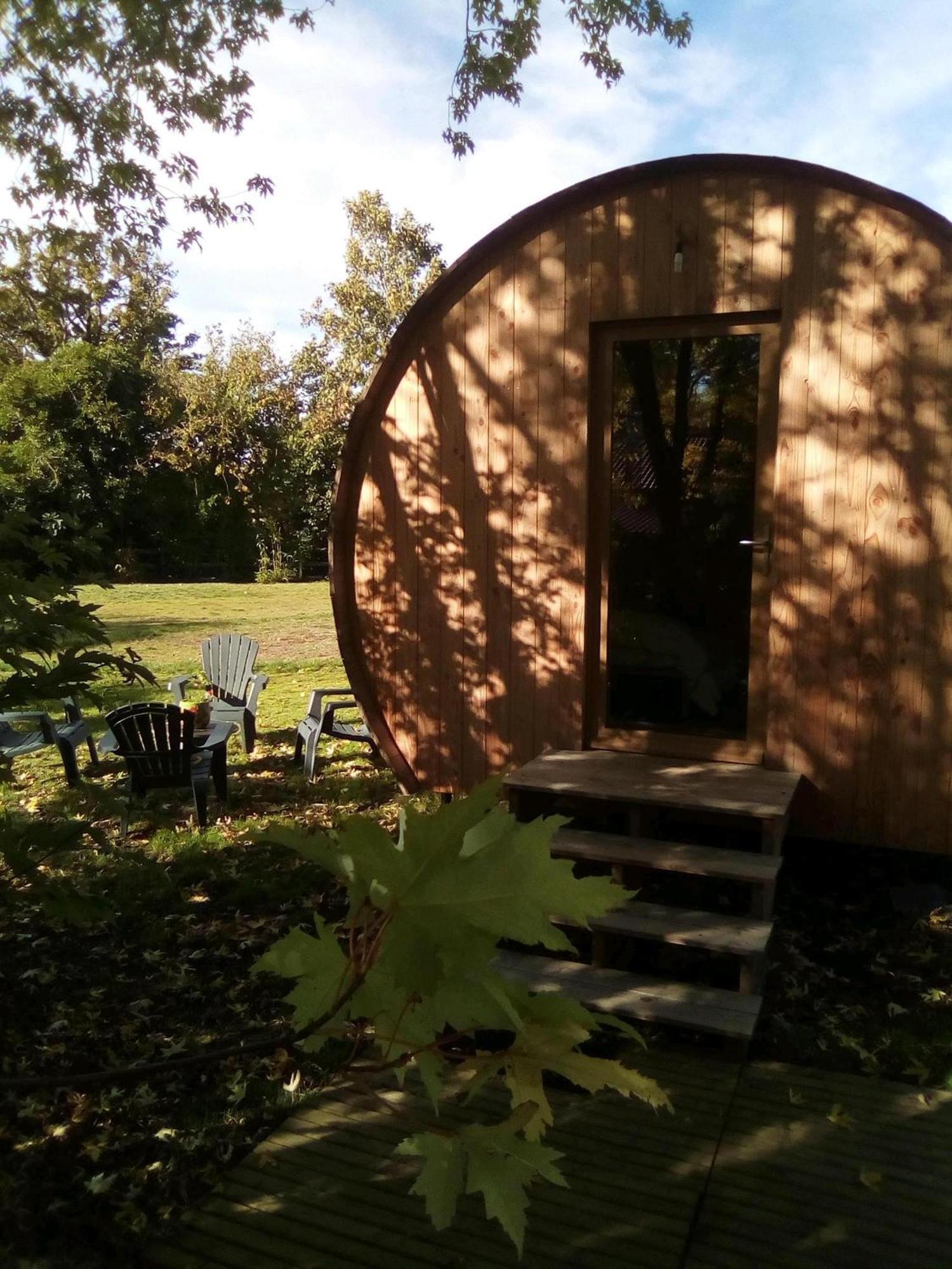 " Village Tonneaux De Tirpoil " Montilliers Quarto foto